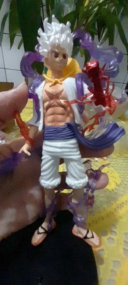 Foto de un comprador: Figura de Luffy Gear 5 Nika de PVC, 21 cm de altura