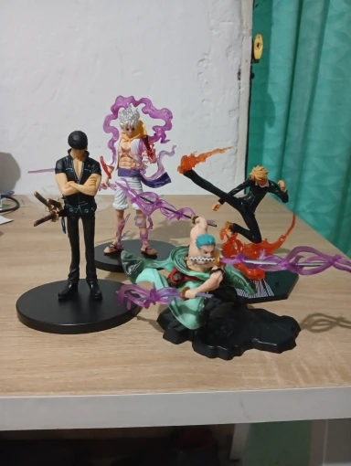 Foto de un comprador: Figura de Luffy Gear 5 Nika de PVC, 21 cm de altura