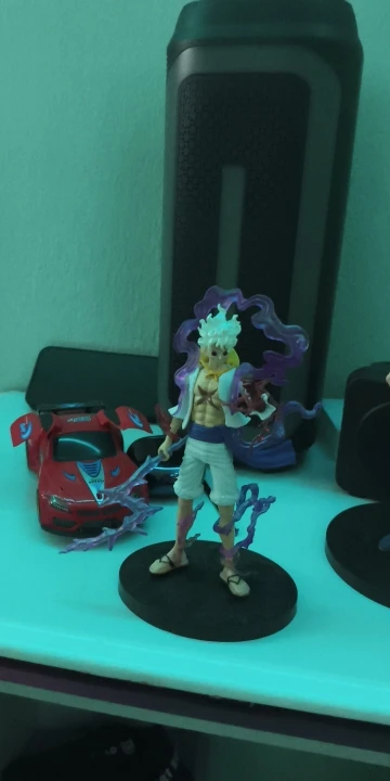 Foto de un comprador: Figura de Luffy Gear 5 Nika de PVC, 21 cm de altura