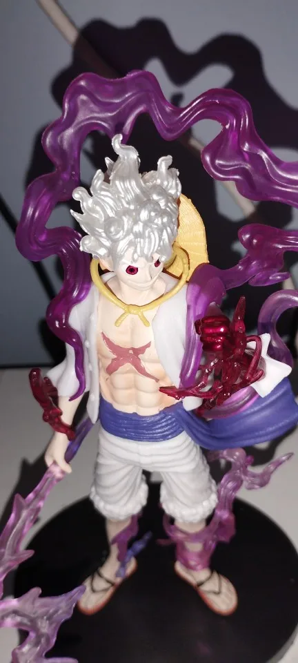 Foto de un comprador: Figura de Luffy Gear 5 Nika de PVC, 21 cm de altura