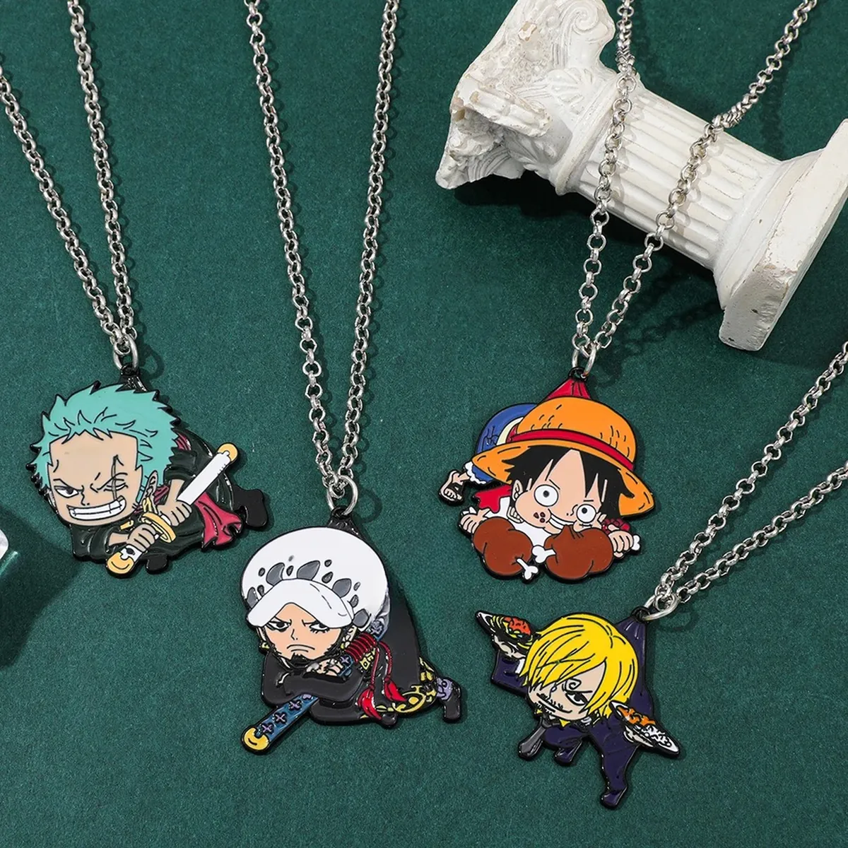 Collar con colgante de esmalte de One Piece: Luffy, Zoro, Sanji – vue 6