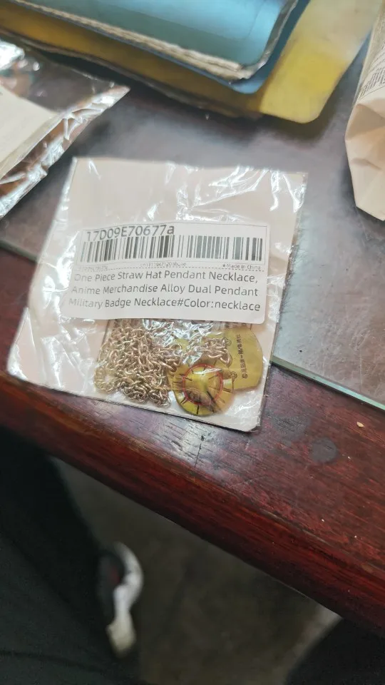 Foto de un comprador: Sombrero de paja de Luffy en collar con dije de aleación