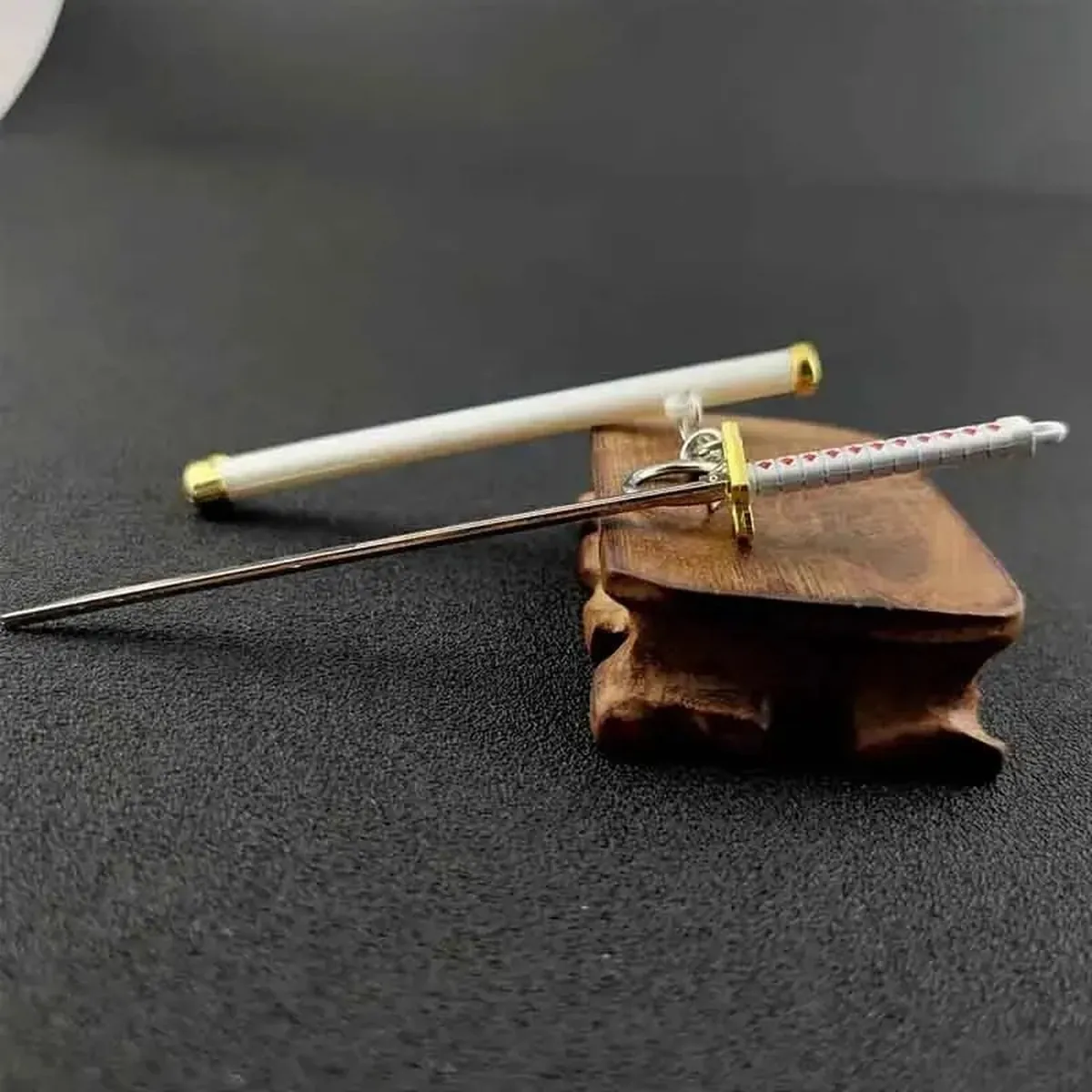 Disfraz de Zoro: llavero de mini espada con vaina de plástico – vue 4