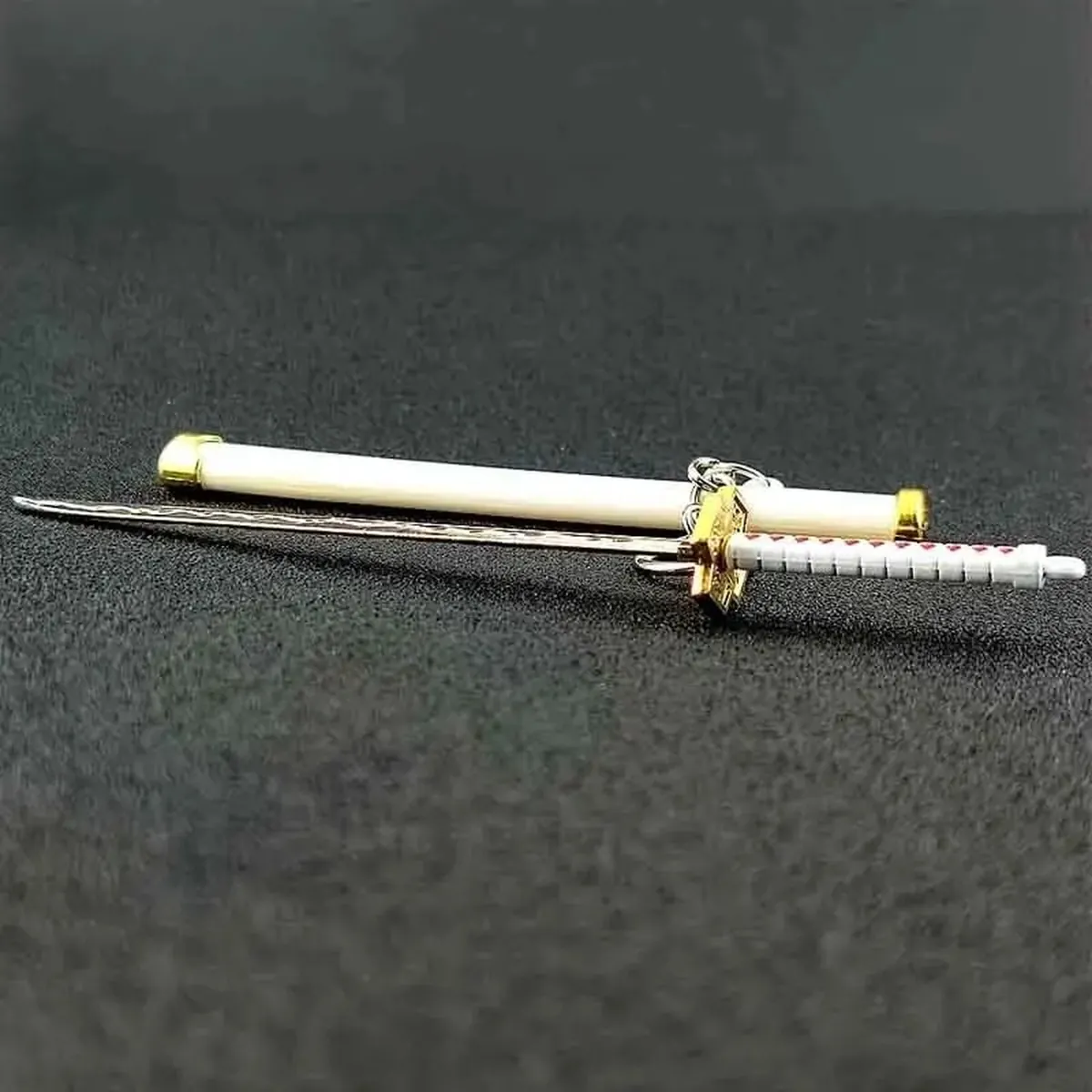 Disfraz de Zoro: llavero de mini espada con vaina de plástico – vue 5