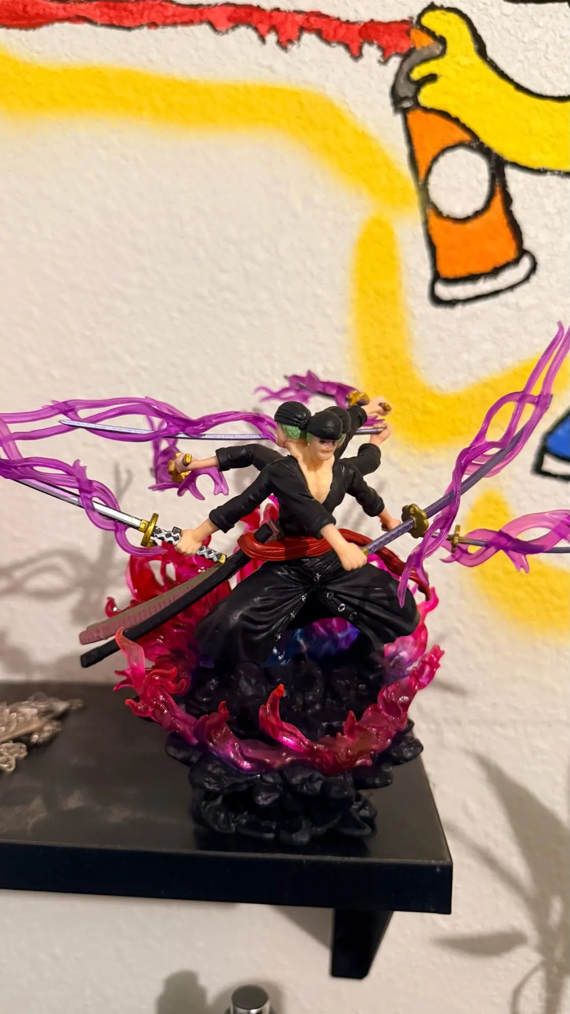 Foto de un comprador: Figura de Zoro de acción con espadas armables, 14 cm
