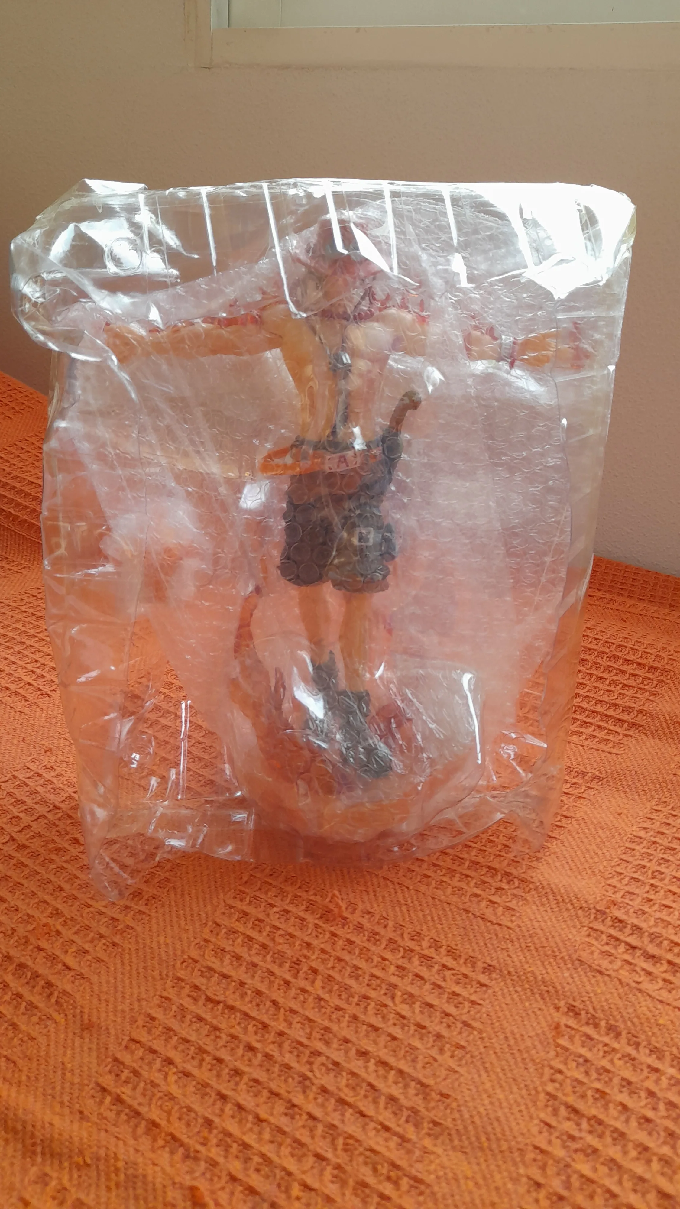 Foto de un comprador: Figura de Ace de One Piece de 28 cm, escala 1/6, con base