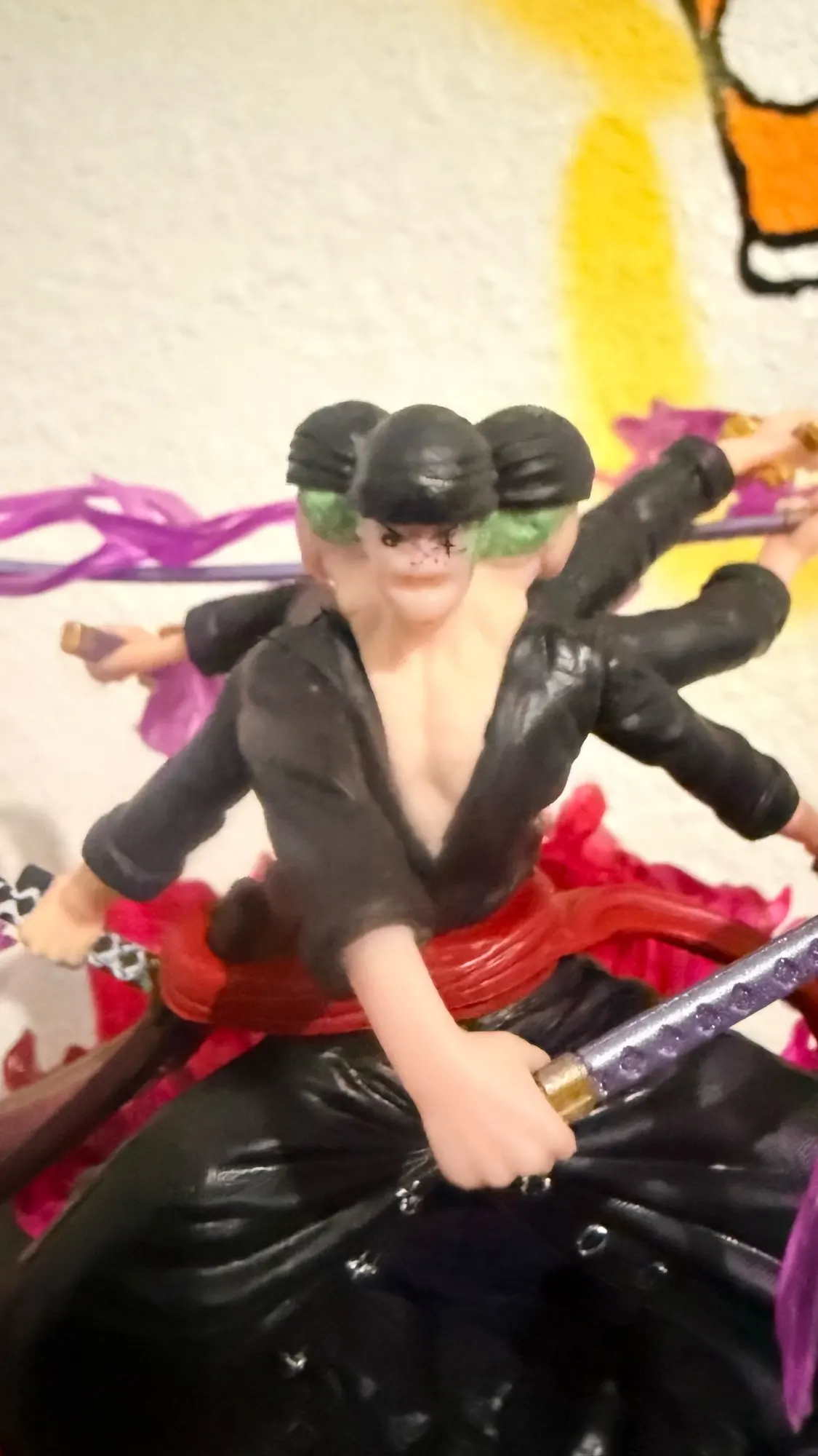 Foto de un comprador: Figura de Zoro de acción con espadas armables, 14 cm