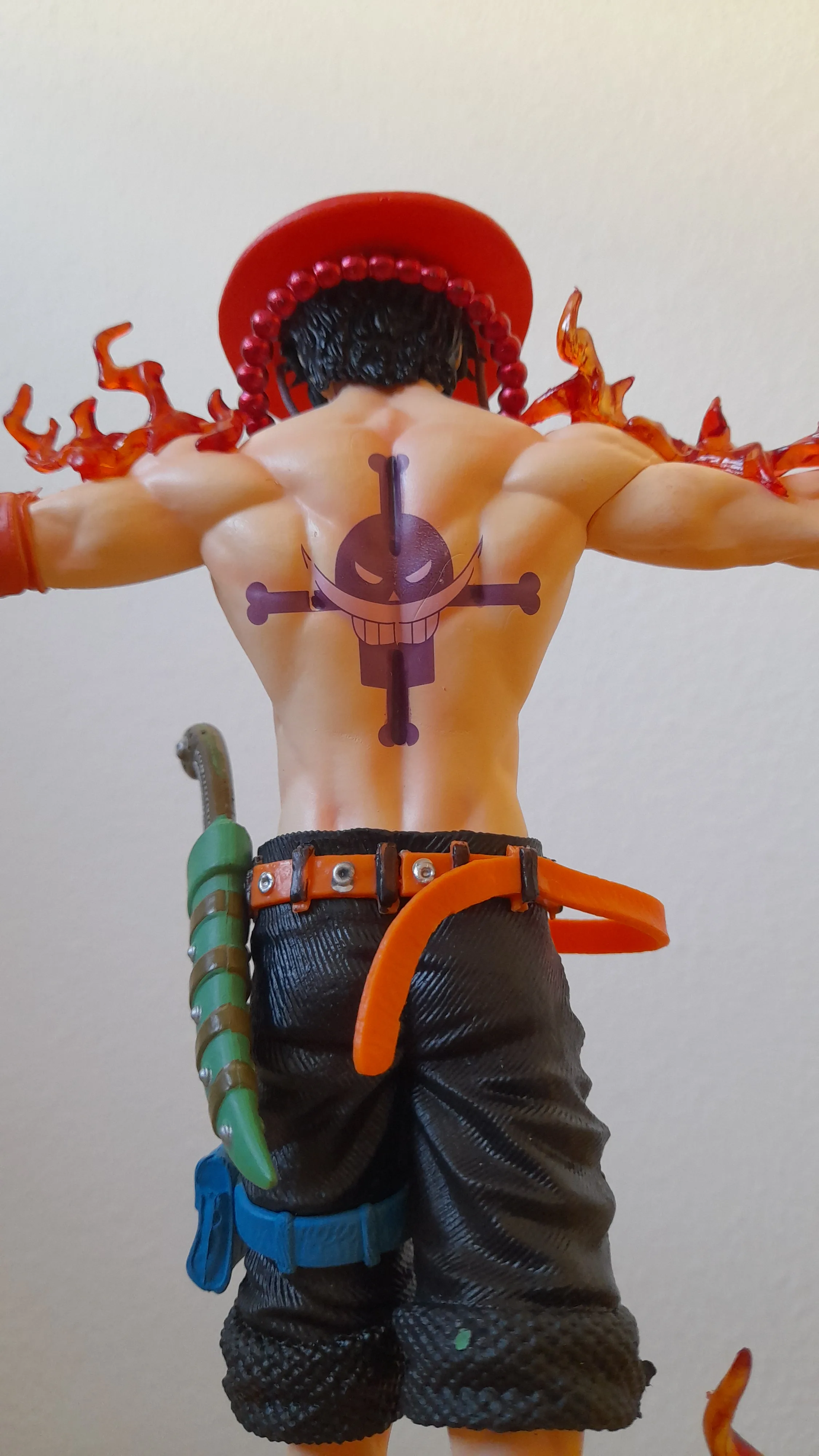 Foto de un comprador: Figura de Ace de One Piece de 28 cm, escala 1/6, con base