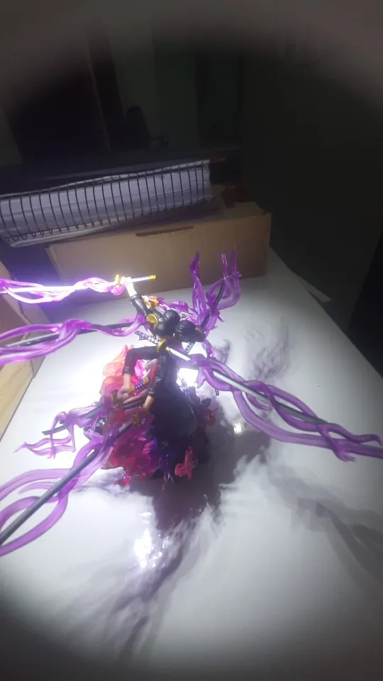 Foto de un comprador: Figura de Zoro de acción con espadas armables, 14 cm