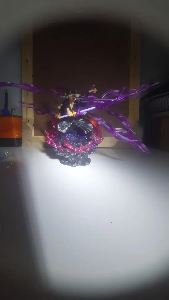 Foto de un comprador: Figura de Zoro de acción con espadas armables, 14 cm