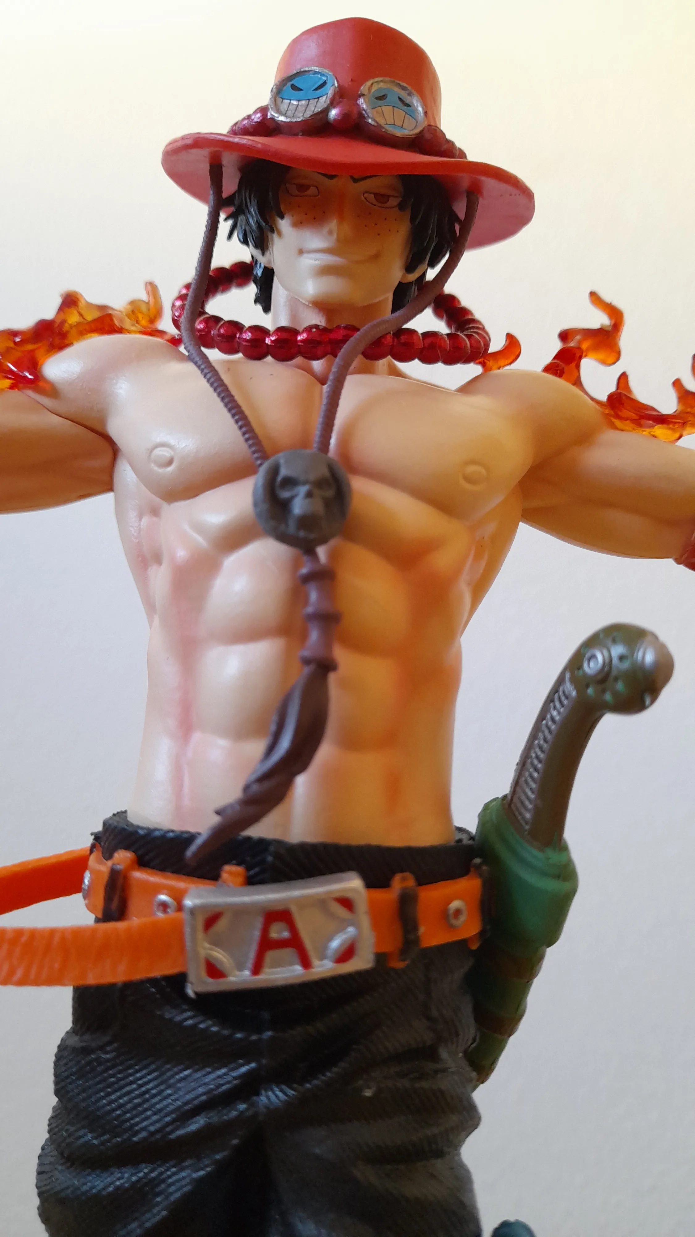 Foto de un comprador: Figura de Ace de One Piece de 28 cm, escala 1/6, con base