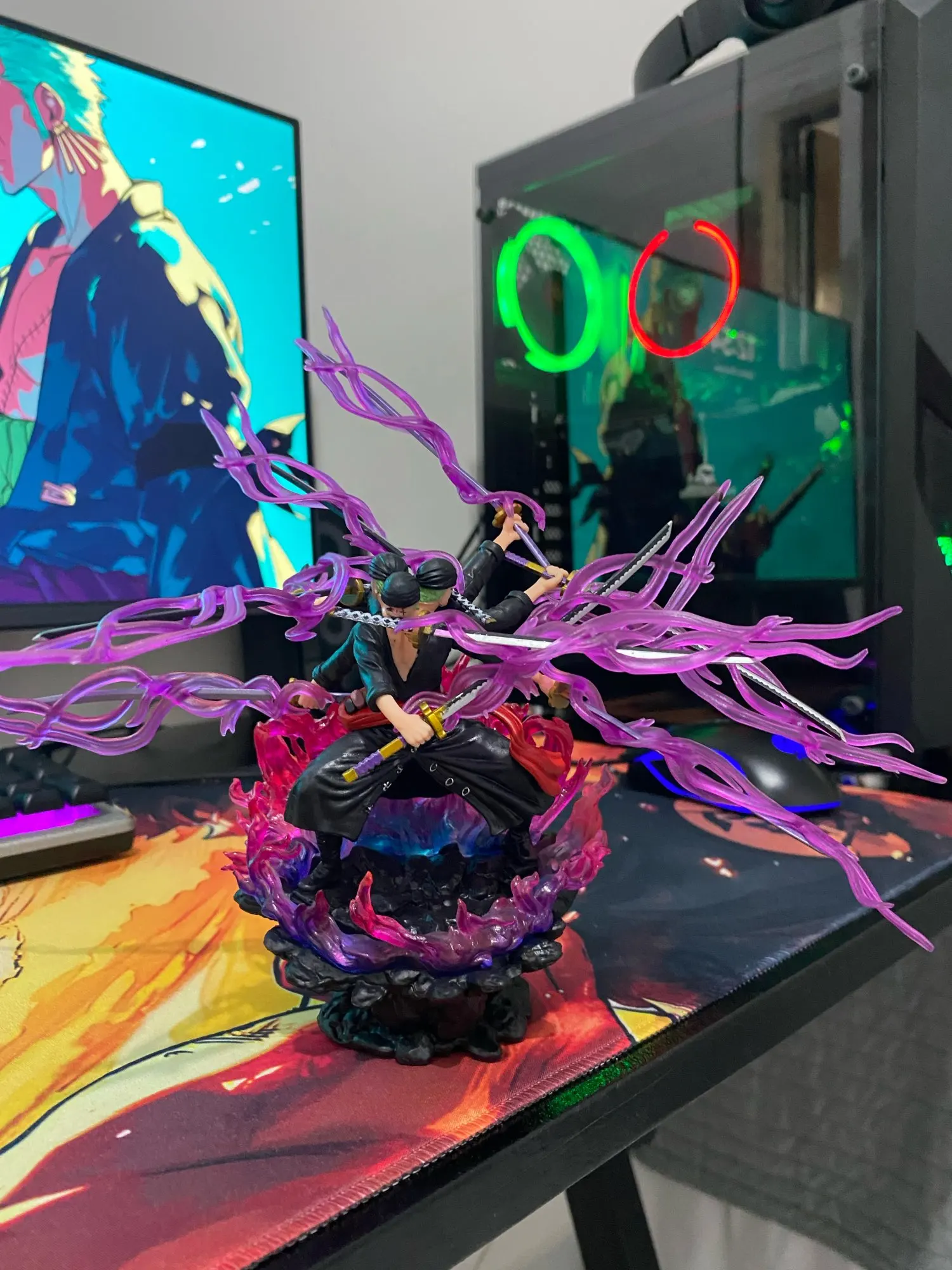 Foto de un comprador: Figura de Zoro de acción con espadas armables, 14 cm