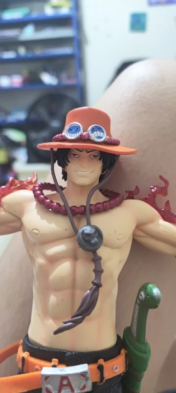 Foto de un comprador: Figura de Ace de One Piece de 28 cm, escala 1/6, con base