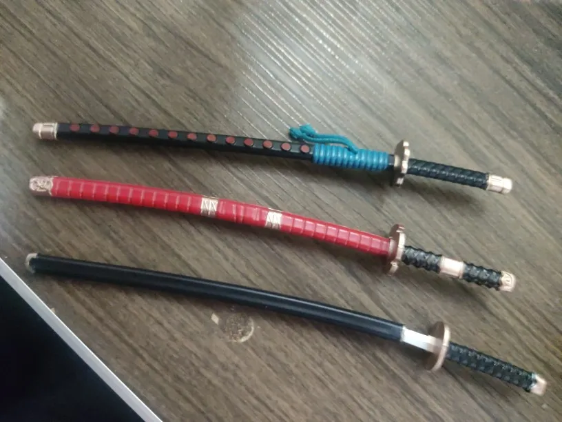 Foto de un comprador: Figura de Zoro de PVC GK de 28 cm para decorar tu escritorio