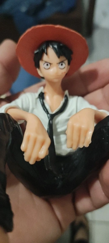 Foto de un comprador: Figura de One Piece Luffy sentado de PVC, 12 cm sin caja
