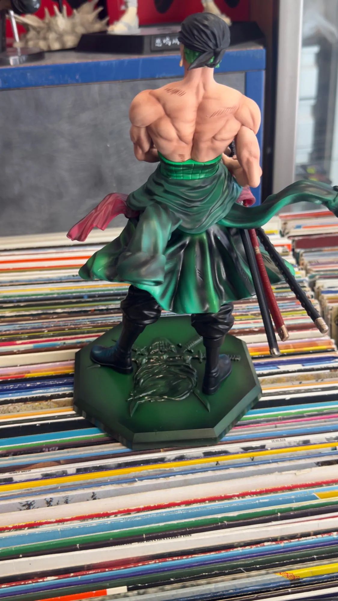 Foto de un comprador: Figura de Zoro de PVC GK de 28 cm para decorar tu escritorio
