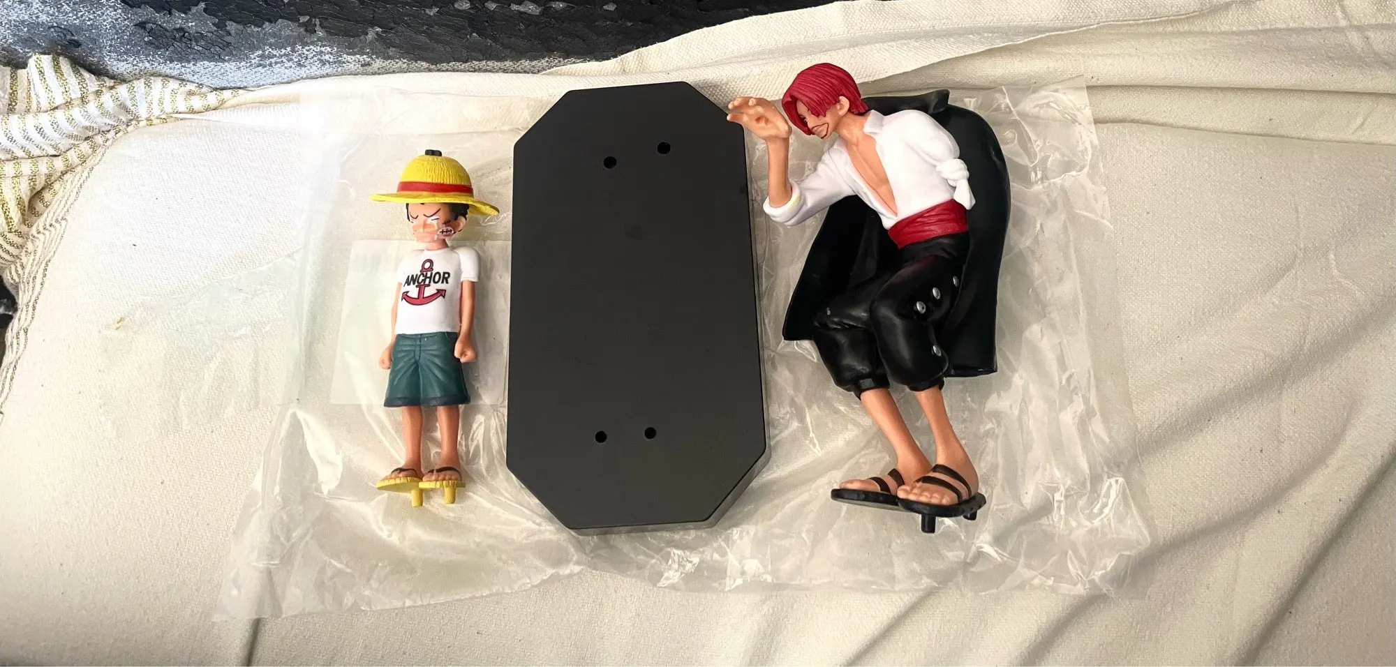 Foto de un comprador: Figura de Luffy y Shanks con sombrero de paja, PVC de 18 cm