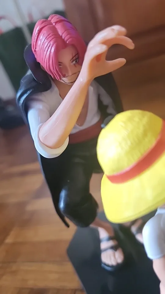 Foto de un comprador: Figura de Luffy y Shanks con sombrero de paja, PVC de 18 cm