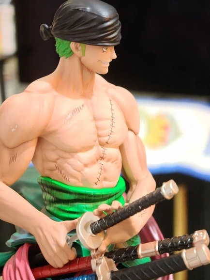 Foto de un comprador: Figura de Zoro de PVC GK de 28 cm para decorar tu escritorio