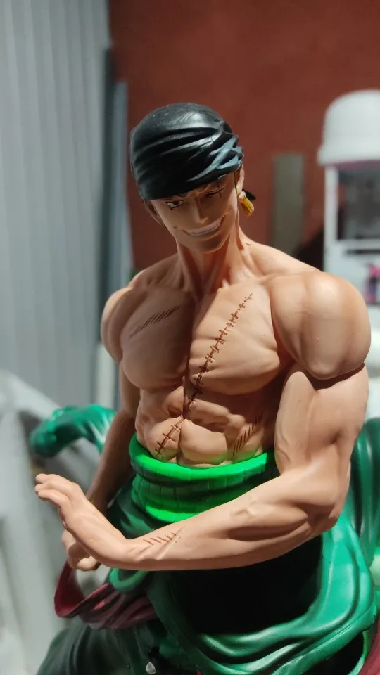 Foto de un comprador: Figura de Zoro de PVC GK de 28 cm para decorar tu escritorio