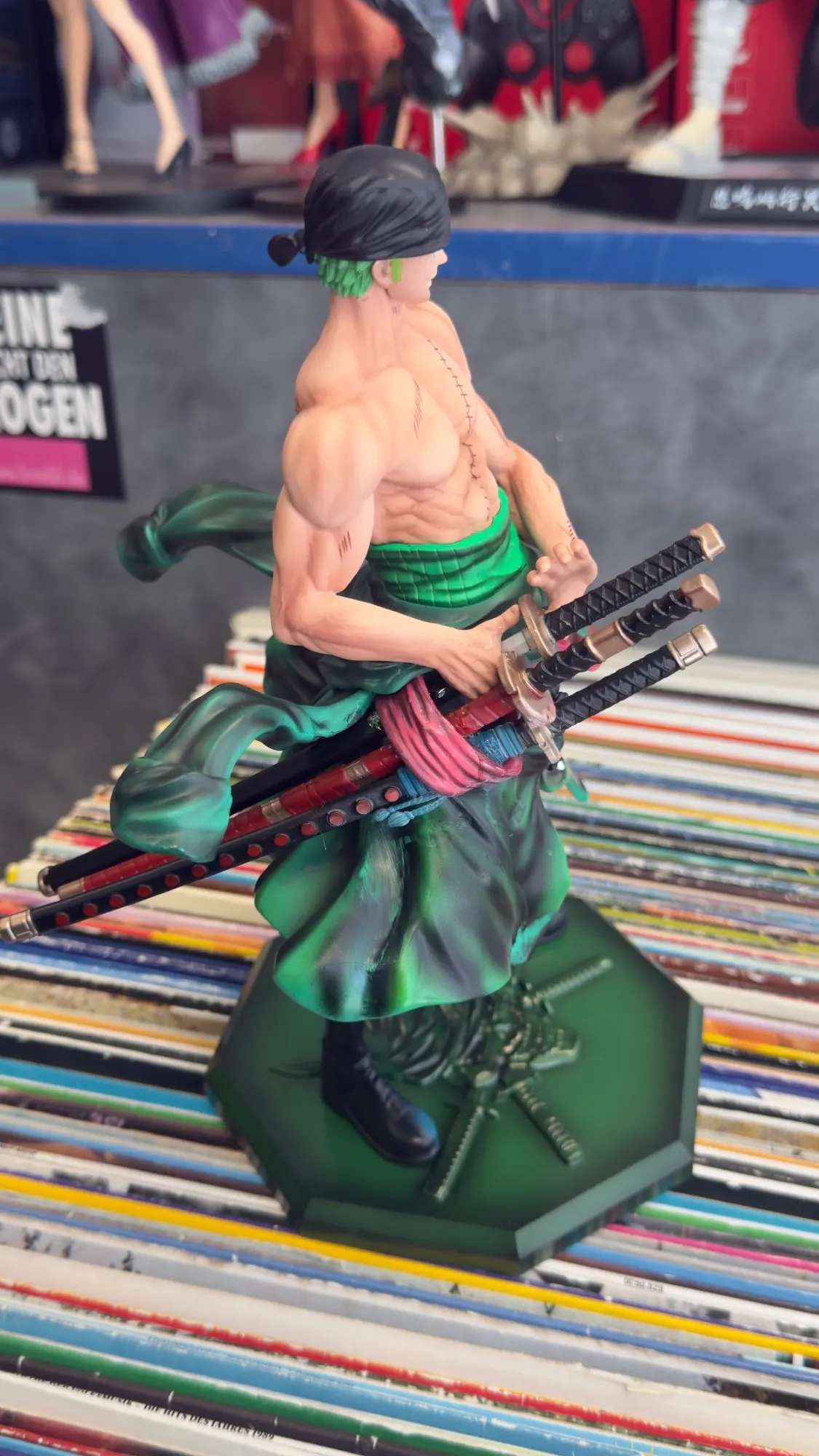 Foto de un comprador: Figura de Zoro de PVC GK de 28 cm para decorar tu escritorio