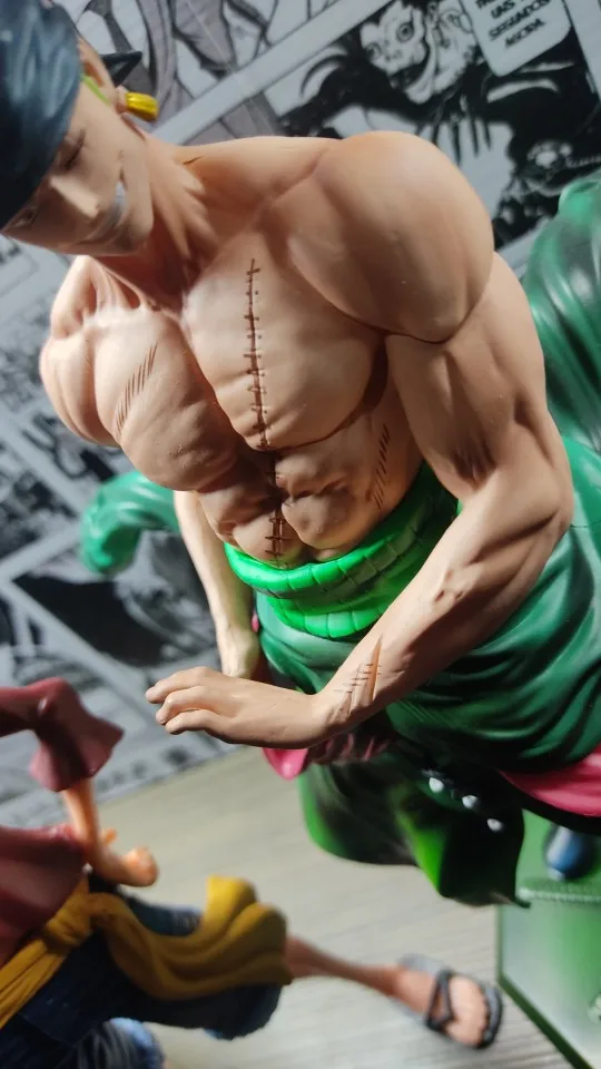 Foto de un comprador: Figura de Zoro de PVC GK de 28 cm para decorar tu escritorio