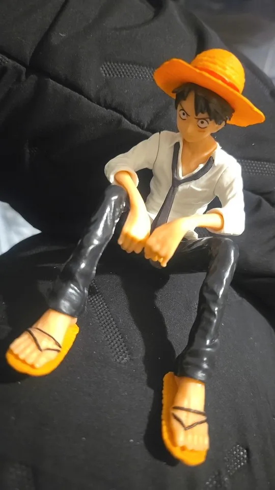 Foto de un comprador: Figura de One Piece Luffy sentado de PVC, 12 cm sin caja
