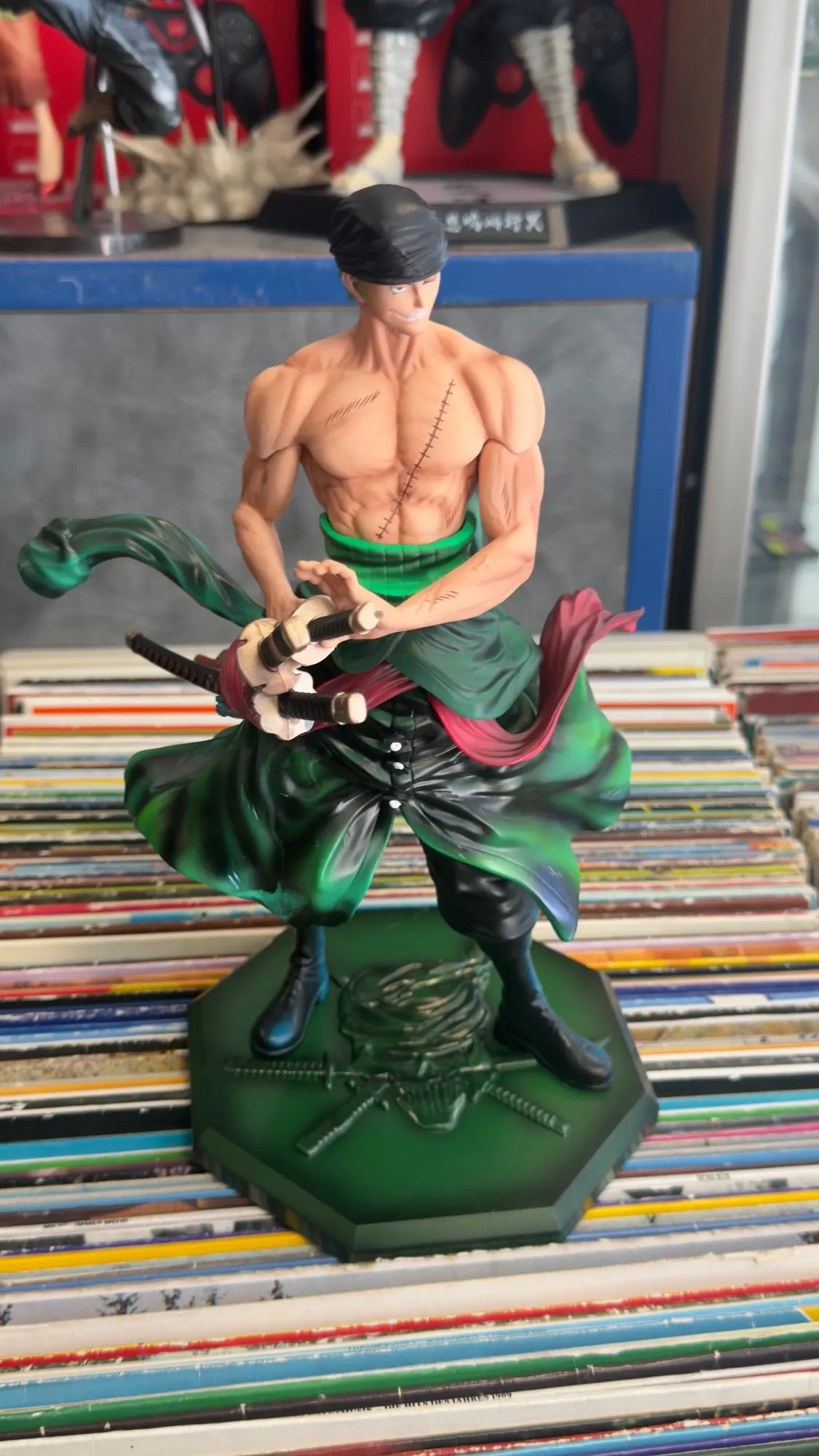 Foto de un comprador: Figura de Zoro de PVC GK de 28 cm para decorar tu escritorio