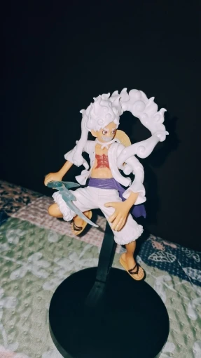 Foto de un comprador: Figura de One Piece Luffy Nika de PVC, 18 cm con base