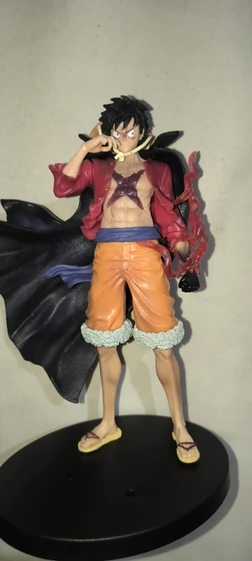 Foto de un comprador: Figura de Luffy de One Piece, muñeco de acción para exhibir