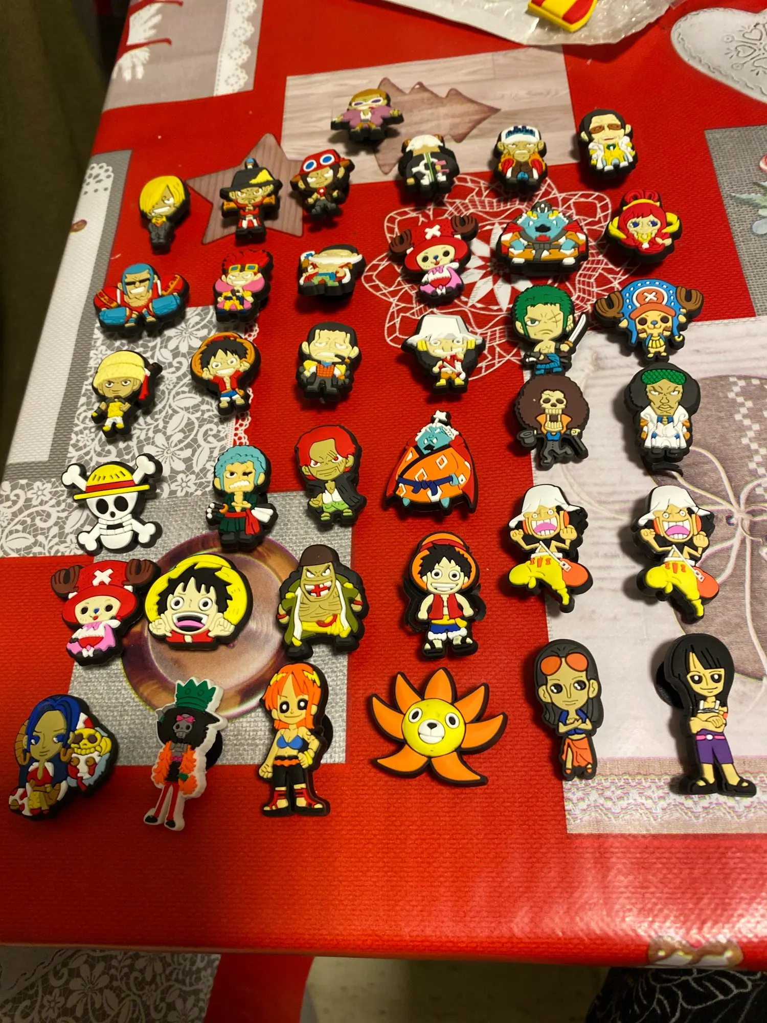Foto de un comprador: Figura de Zoro, Luffy y Sanji en dijes para zuecos, 12 a 36 pzs