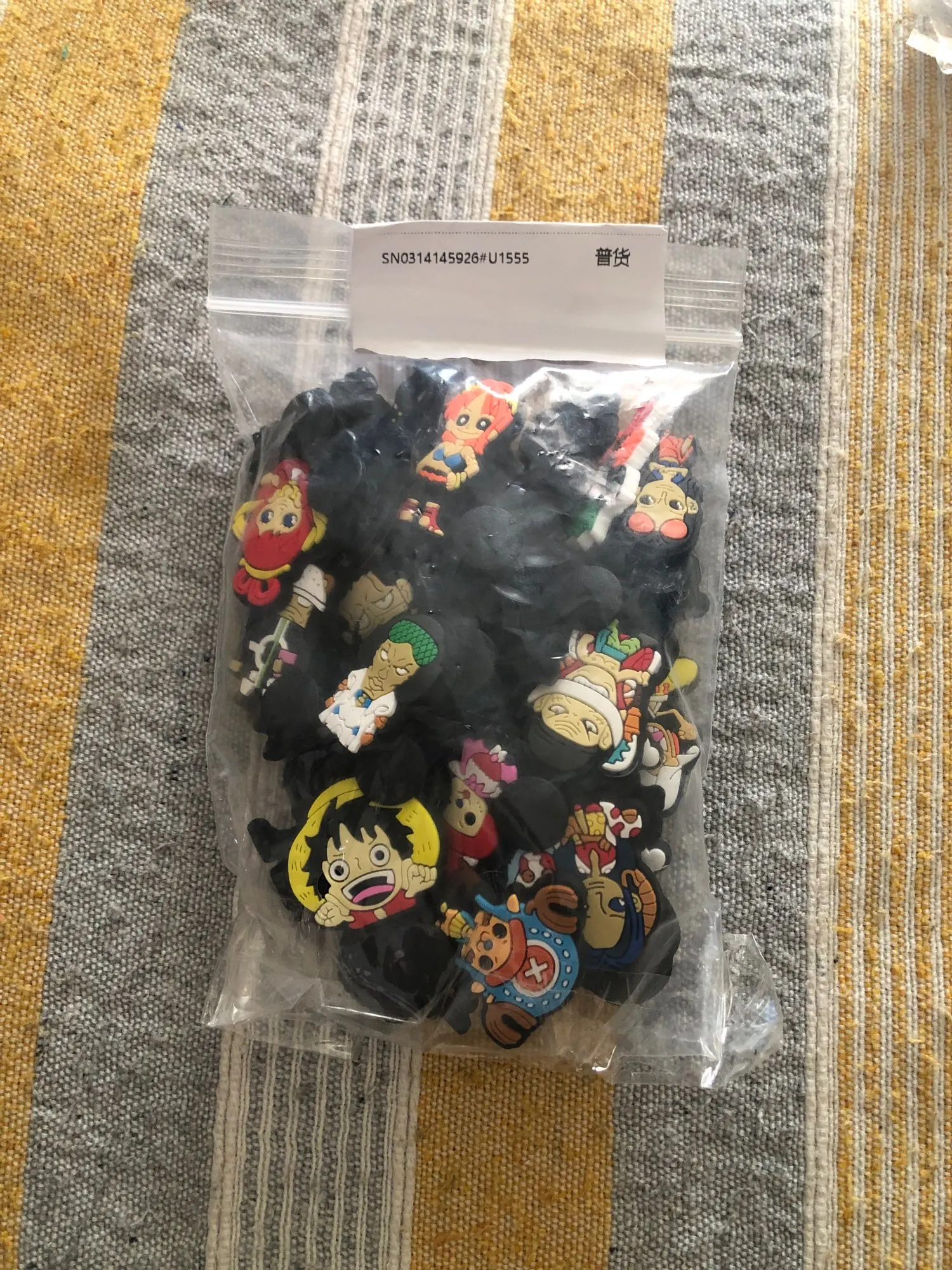 Foto de un comprador: Figura de Zoro, Luffy y Sanji en dijes para zuecos, 12 a 36 pzs