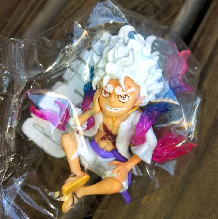 Foto de un comprador: Figura de One Piece chibi: Luffy Gear mini de 10 cm en 1/60