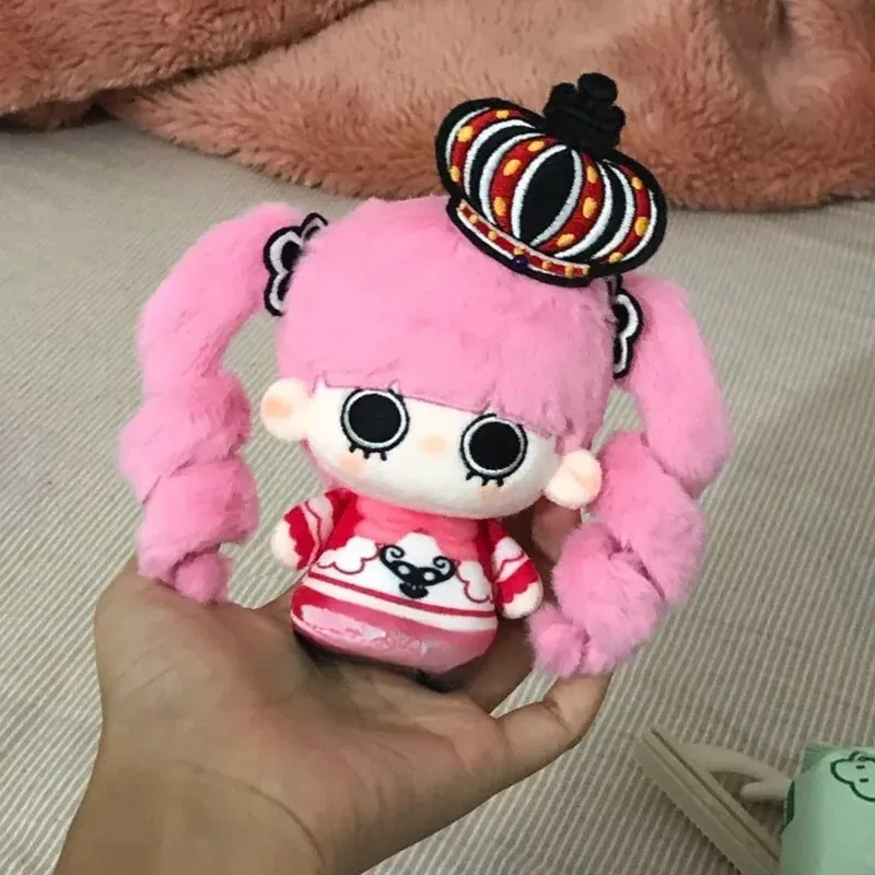 Peluche de Perona de One Piece de 10 cm, suave y coleccionable – Seguridad y edad recomendada