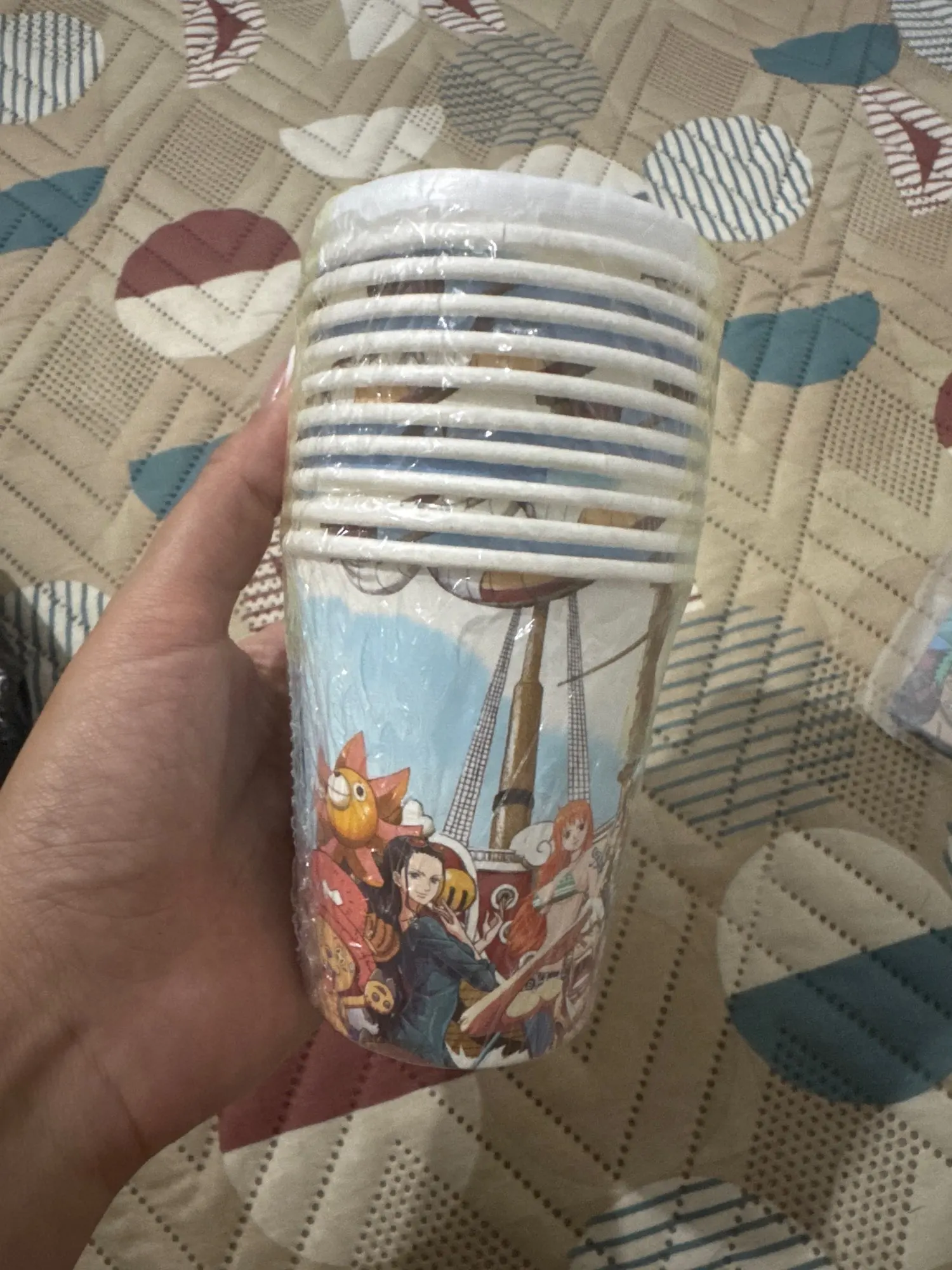 Foto de un comprador: Globos de One Piece y vajilla de fiesta: platos, vasos y banner