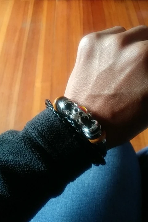 Foto de un comprador: Disfraz de Luffy: pulsera de piel sintética con broches
