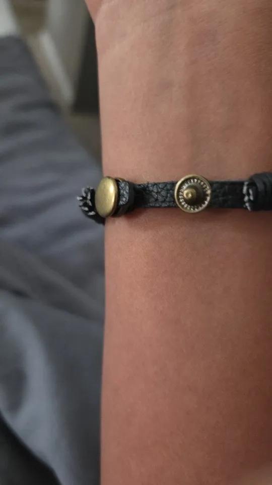 Foto de un comprador: Disfraz de Luffy: pulsera de piel sintética con broches