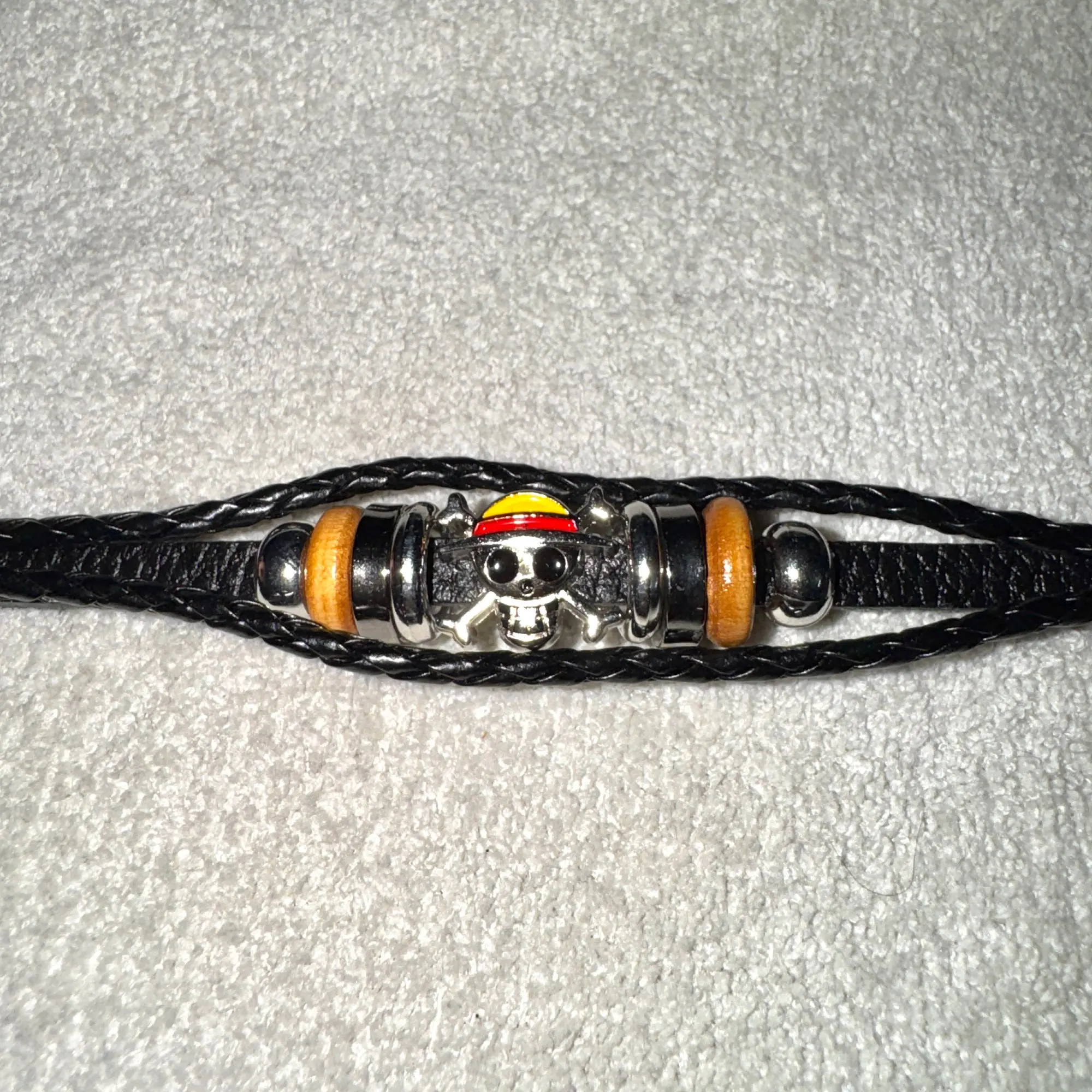 Foto de un comprador: Disfraz de Luffy: pulsera de piel sintética con broches