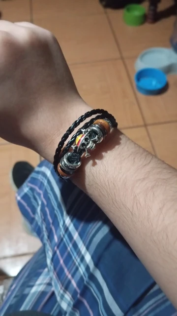 Foto de un comprador: Disfraz de Luffy: pulsera de piel sintética con broches
