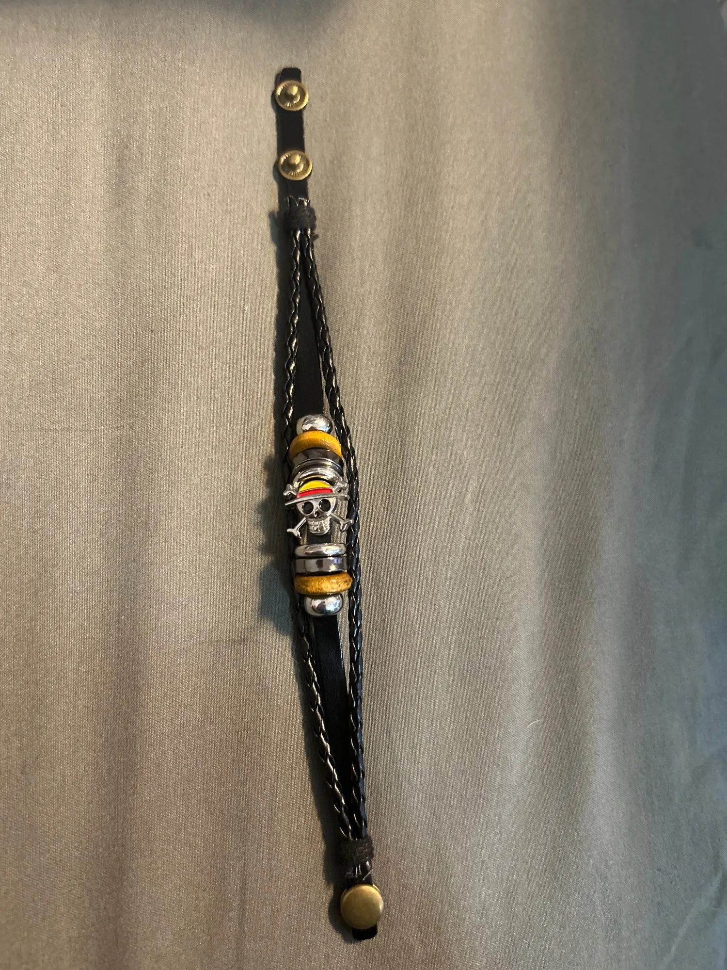 Foto de un comprador: Disfraz de Luffy: pulsera de piel sintética con broches