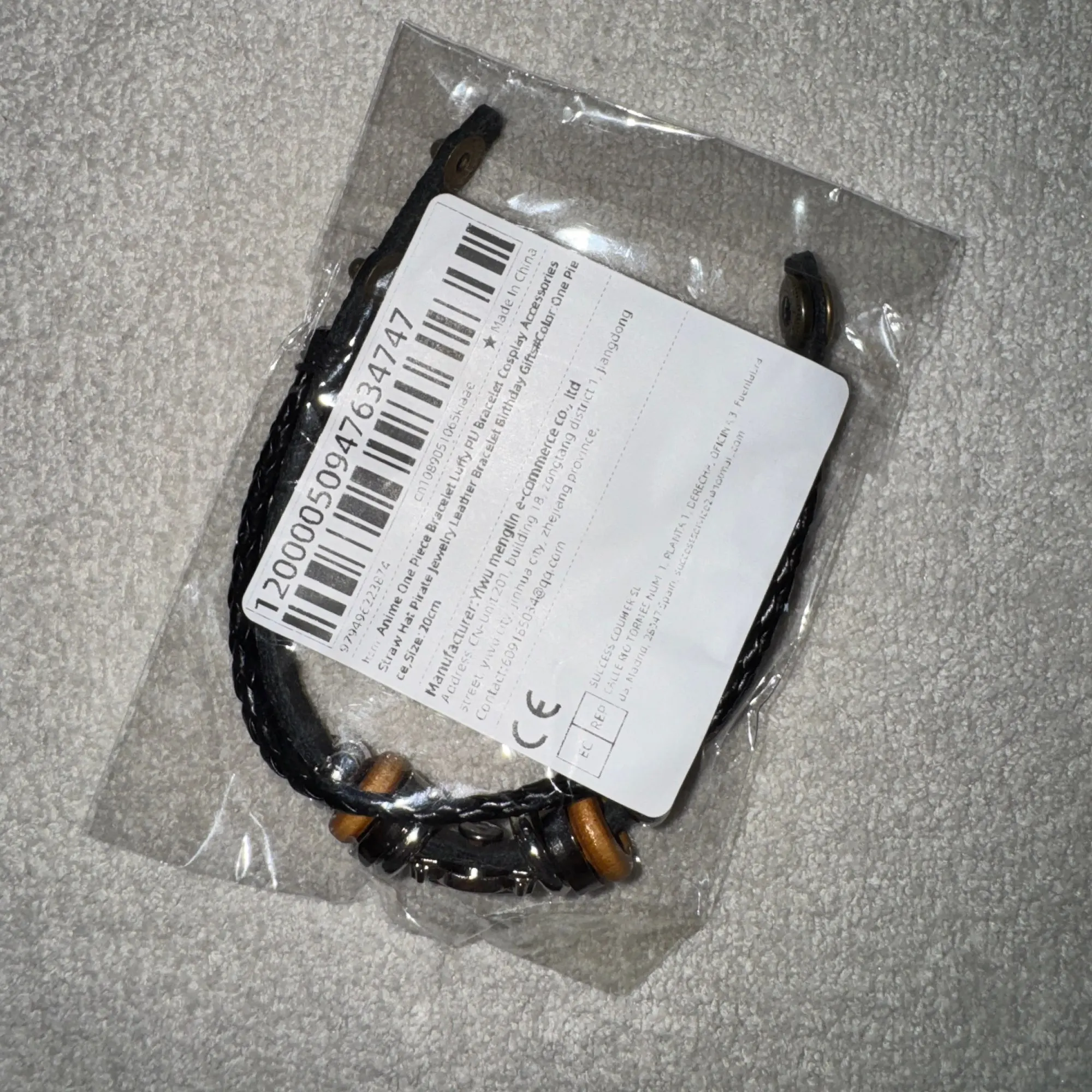 Foto de un comprador: Disfraz de Luffy: pulsera de piel sintética con broches