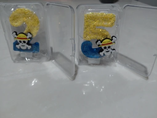 Foto de un comprador: Velas de One Piece con números del 0 al 9 y Luffy