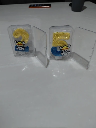 Foto de un comprador: Velas de One Piece con números del 0 al 9 y Luffy